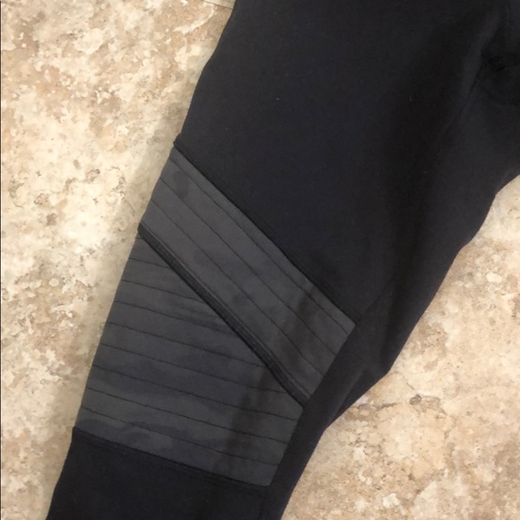 RARE Lululemon camo motto rocket pants - Picture 6 of 10
